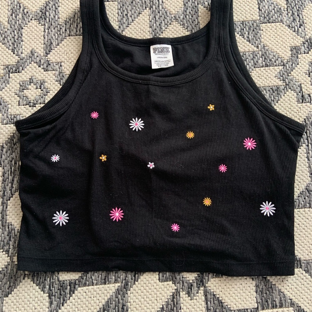 Trendy Black Floral Crop Top